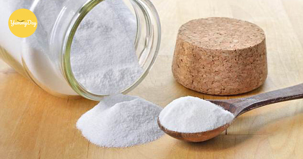 Cho baking soda vào nước luộc bánh chưng