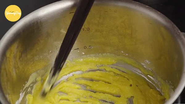 Tiến hành nấu bò kho