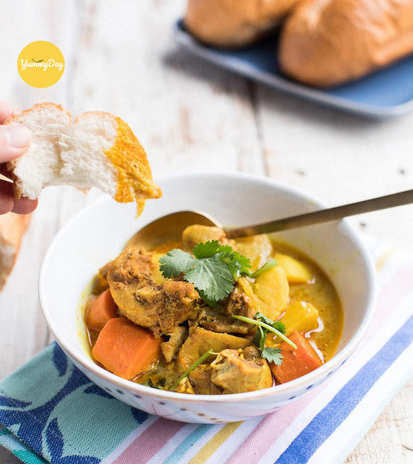 Cà ri gà chấm với bánh mì ngon số dách
