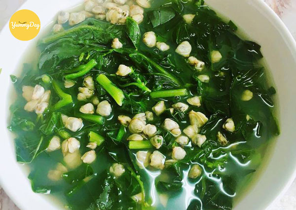 Canh hến nấu rau mồng tơi ngọt thanh