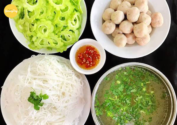 Các nguyên liệu cơ bản cho nồi lẩu khổ qua cá thác lác