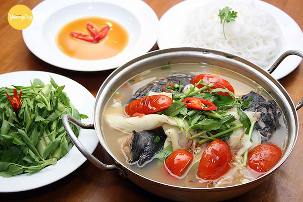 Canh đầu cá hồi nấu măng chua