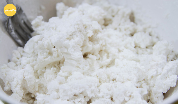 Nhào bột bánh mềm mịn