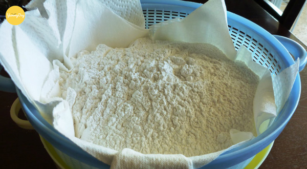 Trộn bột bánh trôi nước