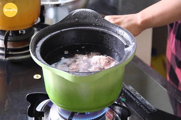 Nấu nước dùng