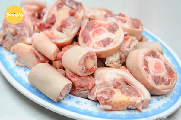 Làm sạch và sơ chế đuôi bò