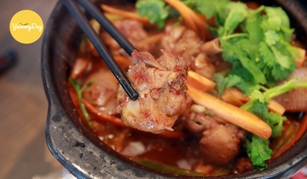 Lẩu gà kiểu Thái chua cay