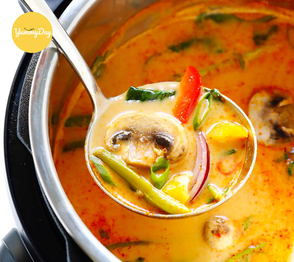 Lẩu gà nấm chua cay ăn cực đã