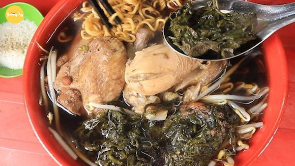 Lẩu gà ngải cứu thơm ngon, bổ dưỡng