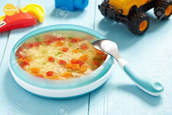 Súp gà thập cẩm rau củ thanh mát