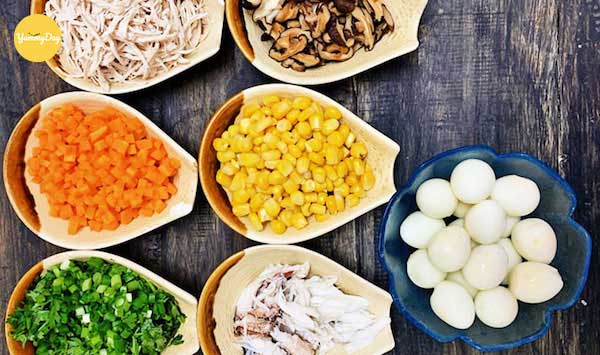 Súp gà sò lụa thêm nhiều nguyên liệu khác