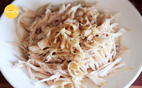 Thịt gà đem xé sợi