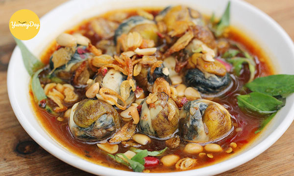 Hoàn thành món trứng cút lộn xào me thơm ngon