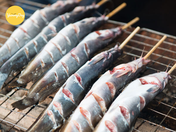 Làm sạch cá trê