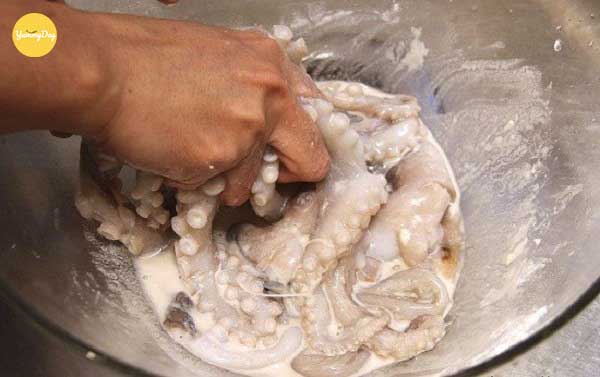Làm sạch bạch tuộc