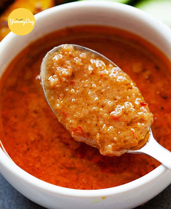 Làm hỗn hợp sa tế cay