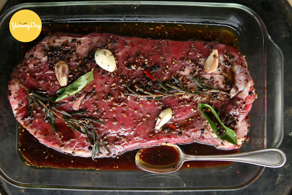 Thịt bò ướp đã sẵn sàng