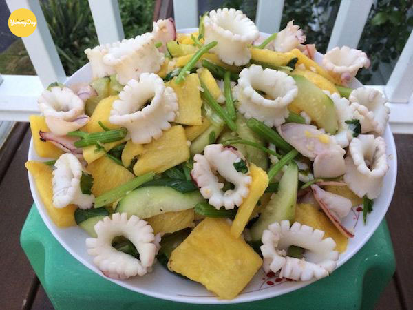 Mực xào dứa có màu sắc và hương vị hấp dẫn