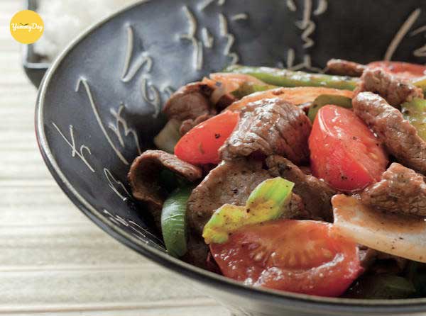 Monc thịt bò xào cà chua và cần tây thơm ngon