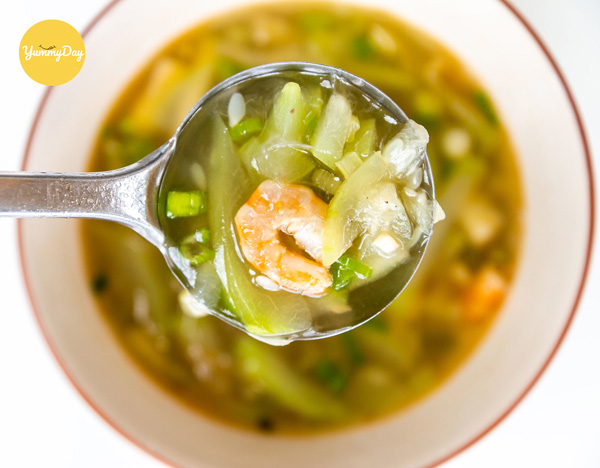 Thưởng thức món canh bí đao nấu tôm thanh mát