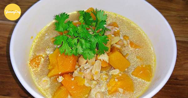 Canh bí đỏ nấu với đậu phộng