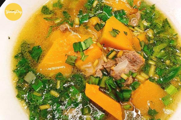 canh bí đỏ thịt bò bằm thơm ngon