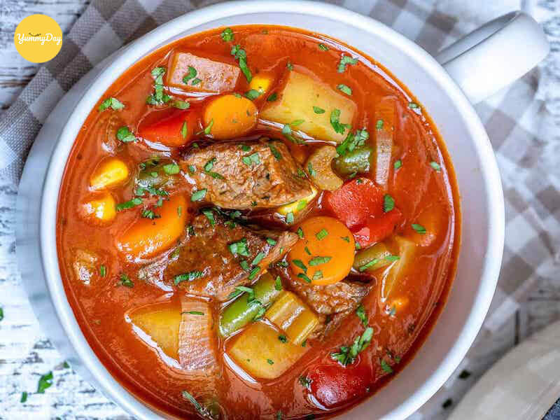 Canh thịt bò cà chua với hành tây siêu hấp dẫn