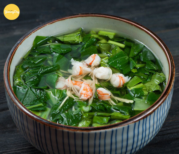 Thành phẩm món canh cải nấu tôm đậm đà hương vị