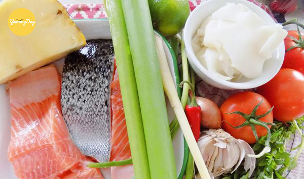Nguyên liệu cho món canh chua cá hồi