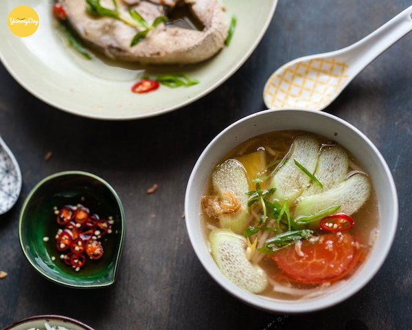Vớt cá để bên ngoài chấm mắm ngon xuất sắc
