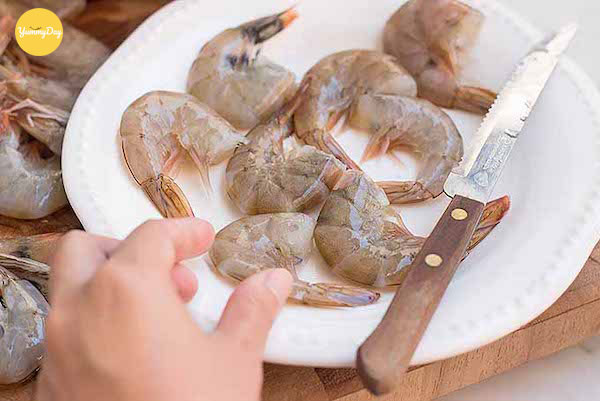 Sơ chế tôm