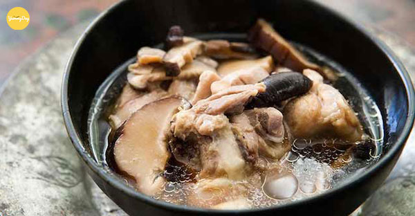 Canh gà hầm nấm đông cô ngon ngọt