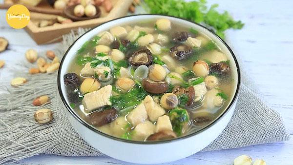 Thành phẩm món canh gà hạt sen