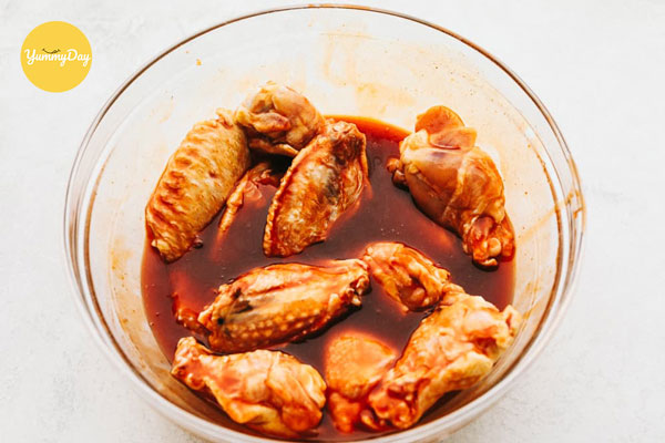 Ướp cánh gà với nước sốt mật ong