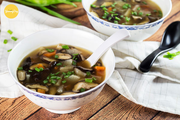 Làm canh nấm hương thập cẩm