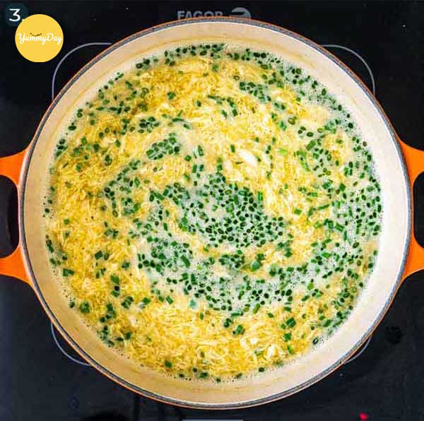 Canh hẹ nấu trứng nhìn thật ngon