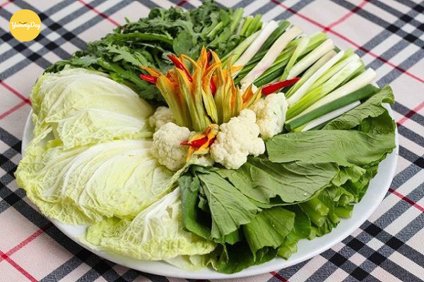 Đầy đủ các loại rau ăn với cá thác lác khổ qua