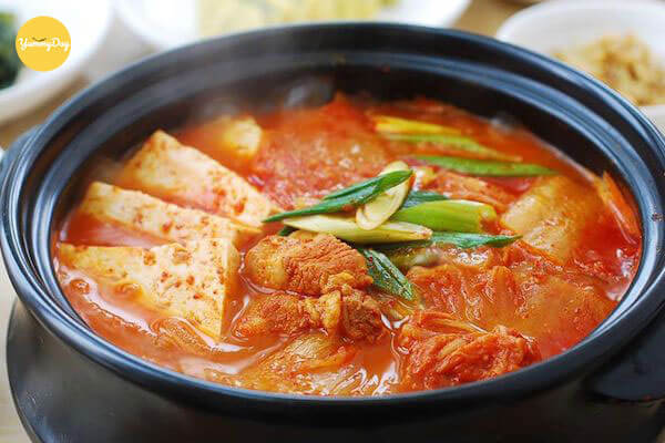 Món canh kim chi thịt bò siêu chua cay