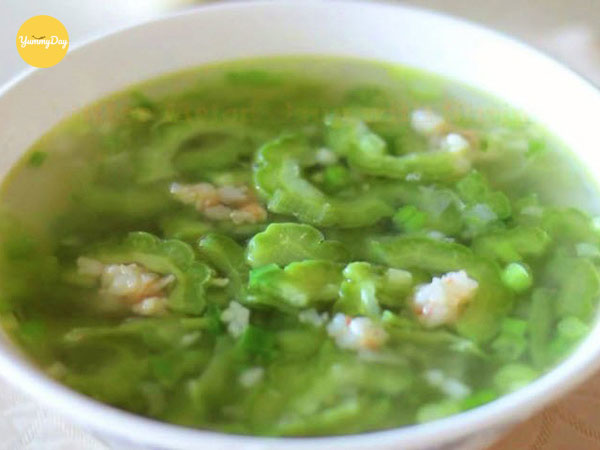 Thành phẩm món canh mướp đắng nấu tôm đậm đà hương vị