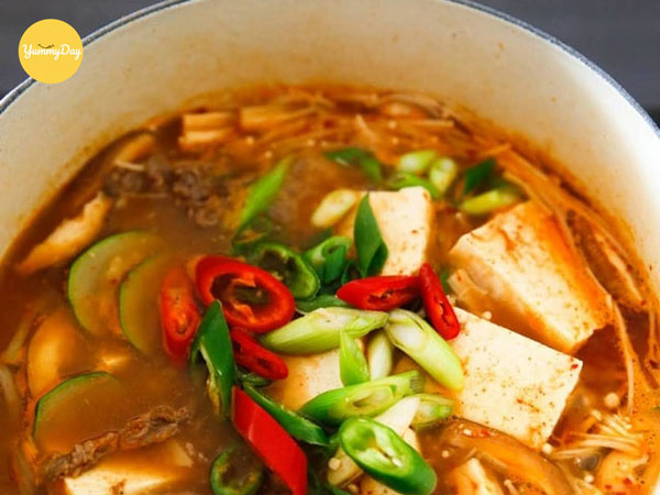 Canh nấm kim châm nấu chua