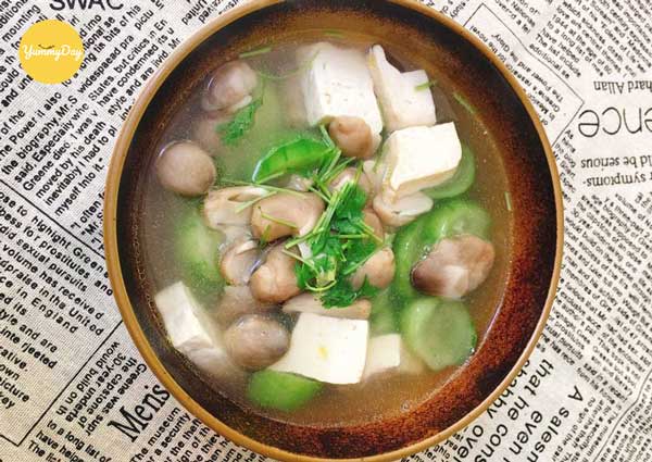 Thành phẩm món canh nấm rơm