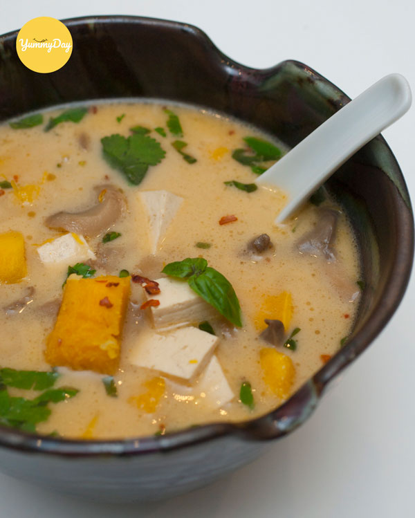 Món canh nấm rơm bí đỏ