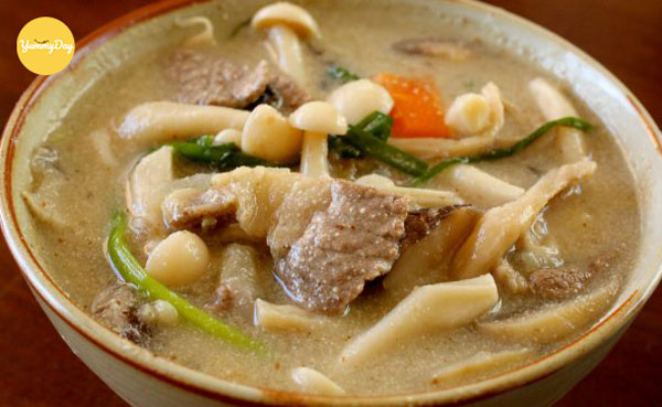 Thưởng thức món canh nấm thập cẩm bắp bò