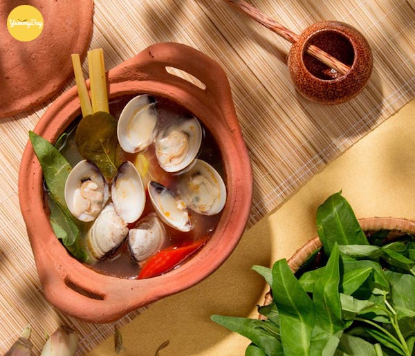 Canh nghêu chua cay dùng chung với cơm nóng rất ngon