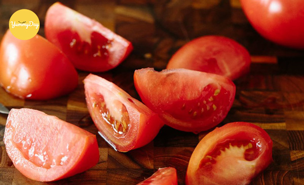 Cà chua bạn đem thái múi cau