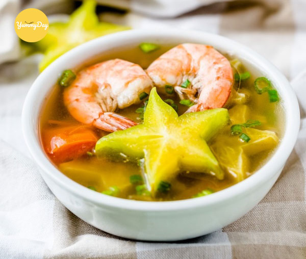 Canh chua tôm nấu với khế ngon đậm đà