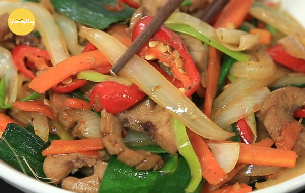 Làm món cật heo xào hành tây thôi