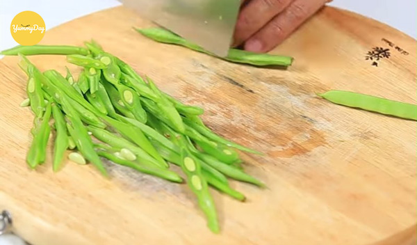 Sơ chế đậu que
