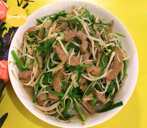 Cật heo xào giá hẹ thơm lừng