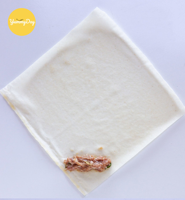 Tiến hành cuộn chả giò